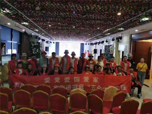 老板请客吃饭,7人点了1道菜,都嫌他小气,端上桌“尴尬”了!